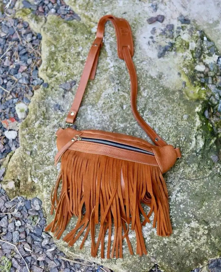 Understanding Satchel and Crossbody Bags: A Detailed Comparison Guide